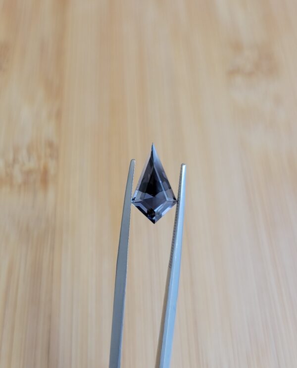 2.67 ct, Gray, Spinel, Kite - Image 2